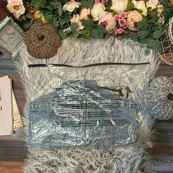 NWT Von Dutch Tie Front Patch Denim Jacket Light Wash - Picture 8 of 8